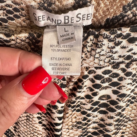 SEE AND BE SEEN- Snake Skin Leggings - Picture 3 of 3